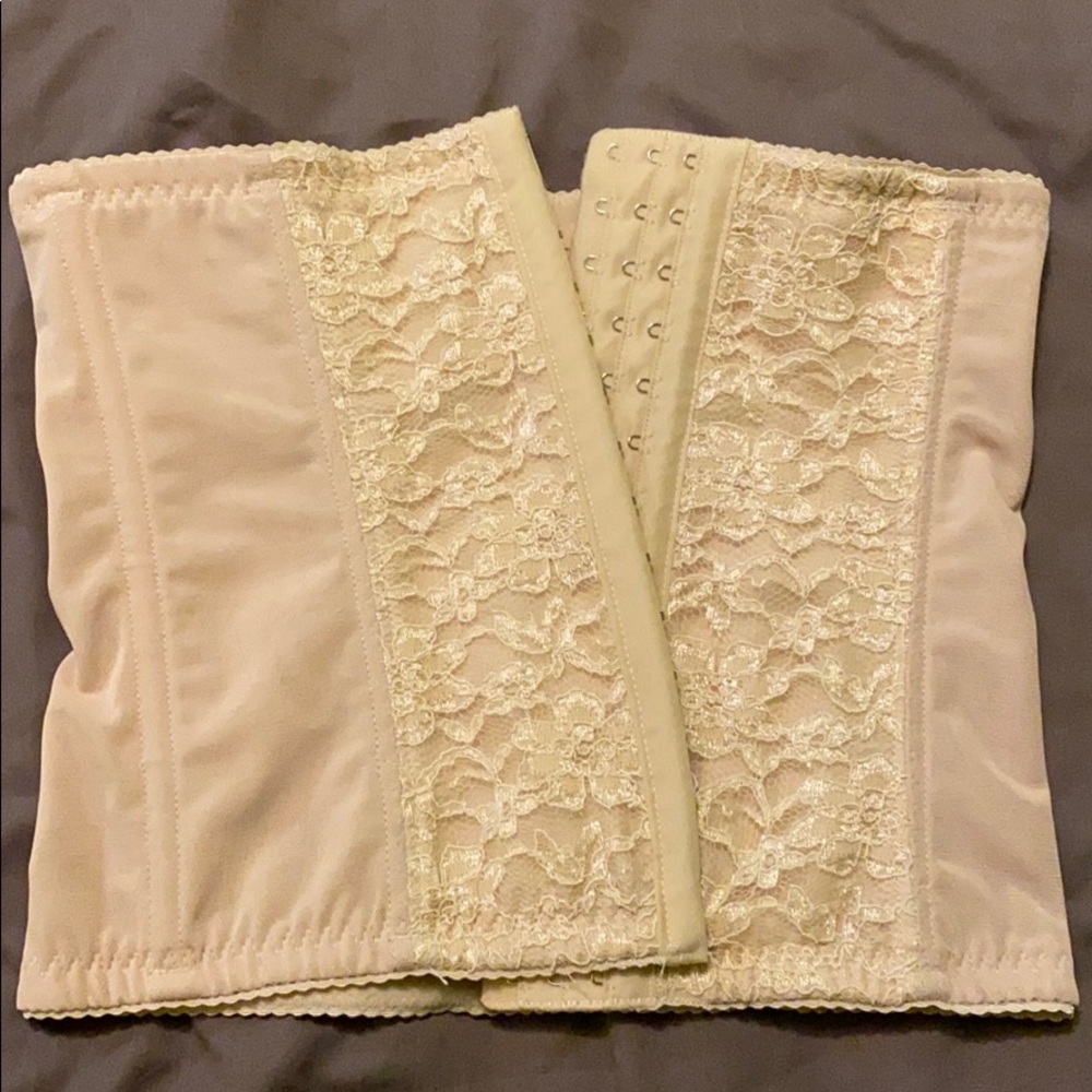 COPY - Everbellus lace waist trainer